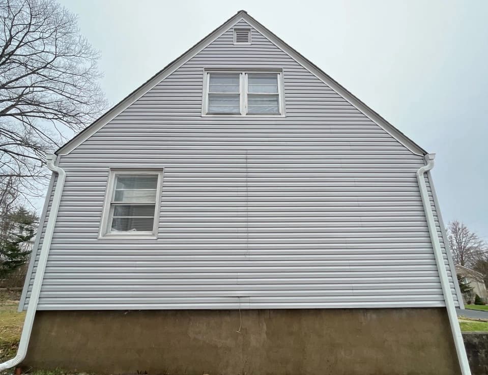 Lyndhurst Power Washing technician performing detailed house washing in Lyndhurst residential area