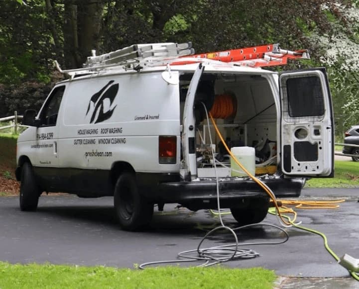 Lyndhurst Power Washing professionals cleaning commercial fleet in Lyndhurst